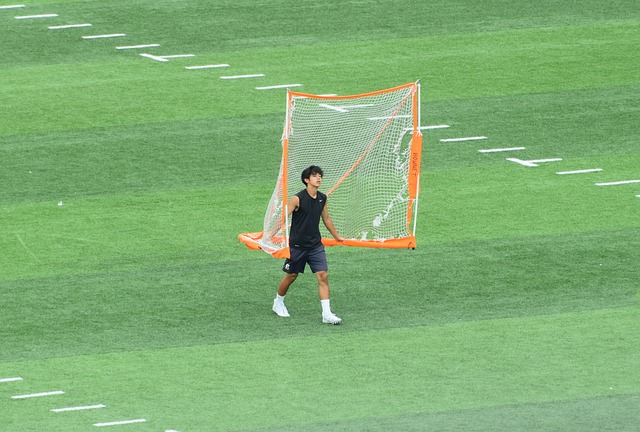 官方：熱刺簽下19歲邊衛烏多吉.