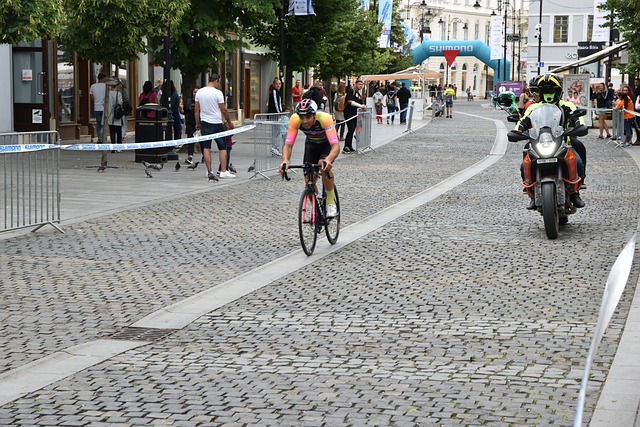 尋找一名高 尋找一名高